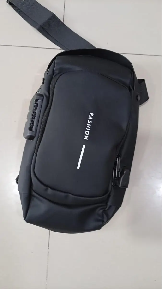 Miniatura 2 de MORRAL RIGIDO DE MODA CON CLAVE Y IMPERM